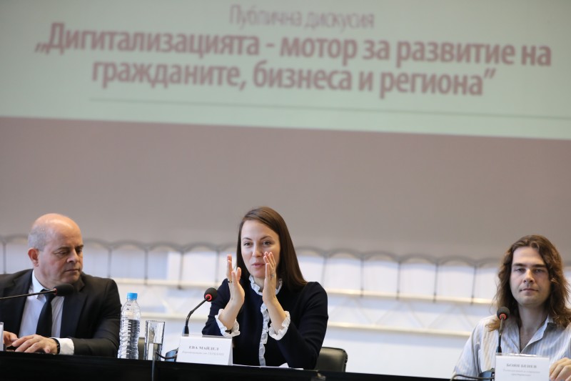 Евродепутатът Ева Майдел участва в публична дискусия в Русе