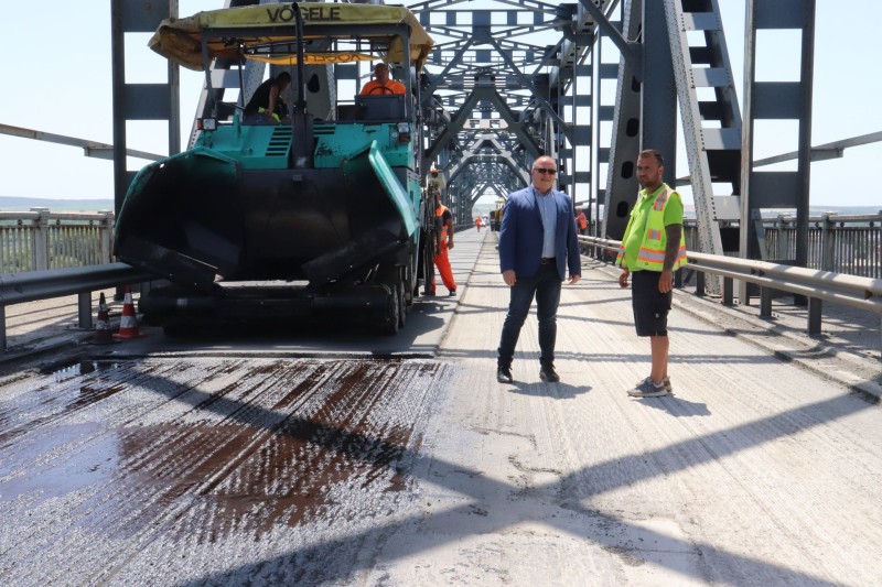 Авариен ремонт на Дунав мост при Русе