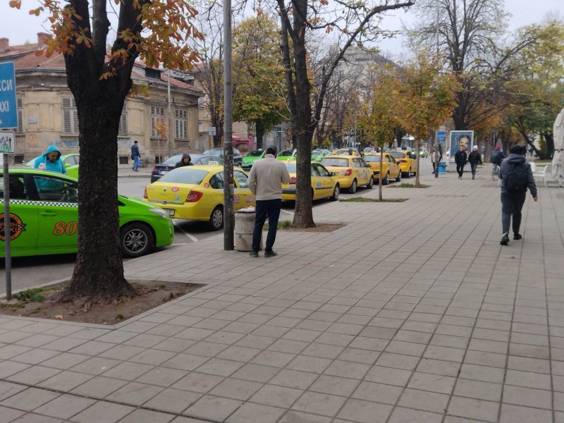 Община Русе напомня на таксиметровите превозвачи да подадат в срок необходимите документи за преиздаване на разрешенията им