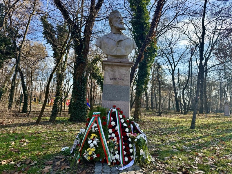 С поднасяне на венци и цветя в Букурещ бе отбелязана 177-ата годишнина от рождението на Христо Ботев